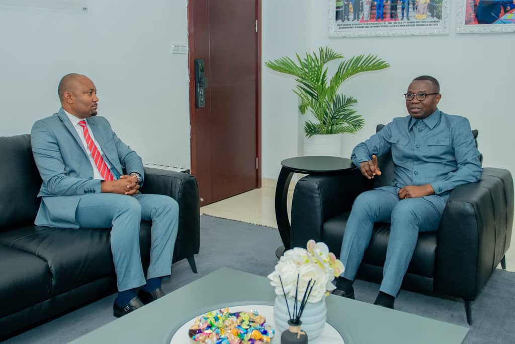 ASSAINISSEMENT DE KINSHASA : LE MINISTRE DU COMMERCE EXTÉRIEUR JULIEN PALUKU ET JACQUES MABAYA DG DU FONDS DÉTERMINENT DEUX AXES